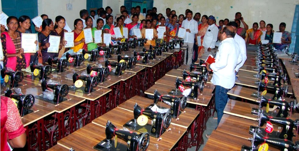 Sewing machine distribution to self-help group trainees